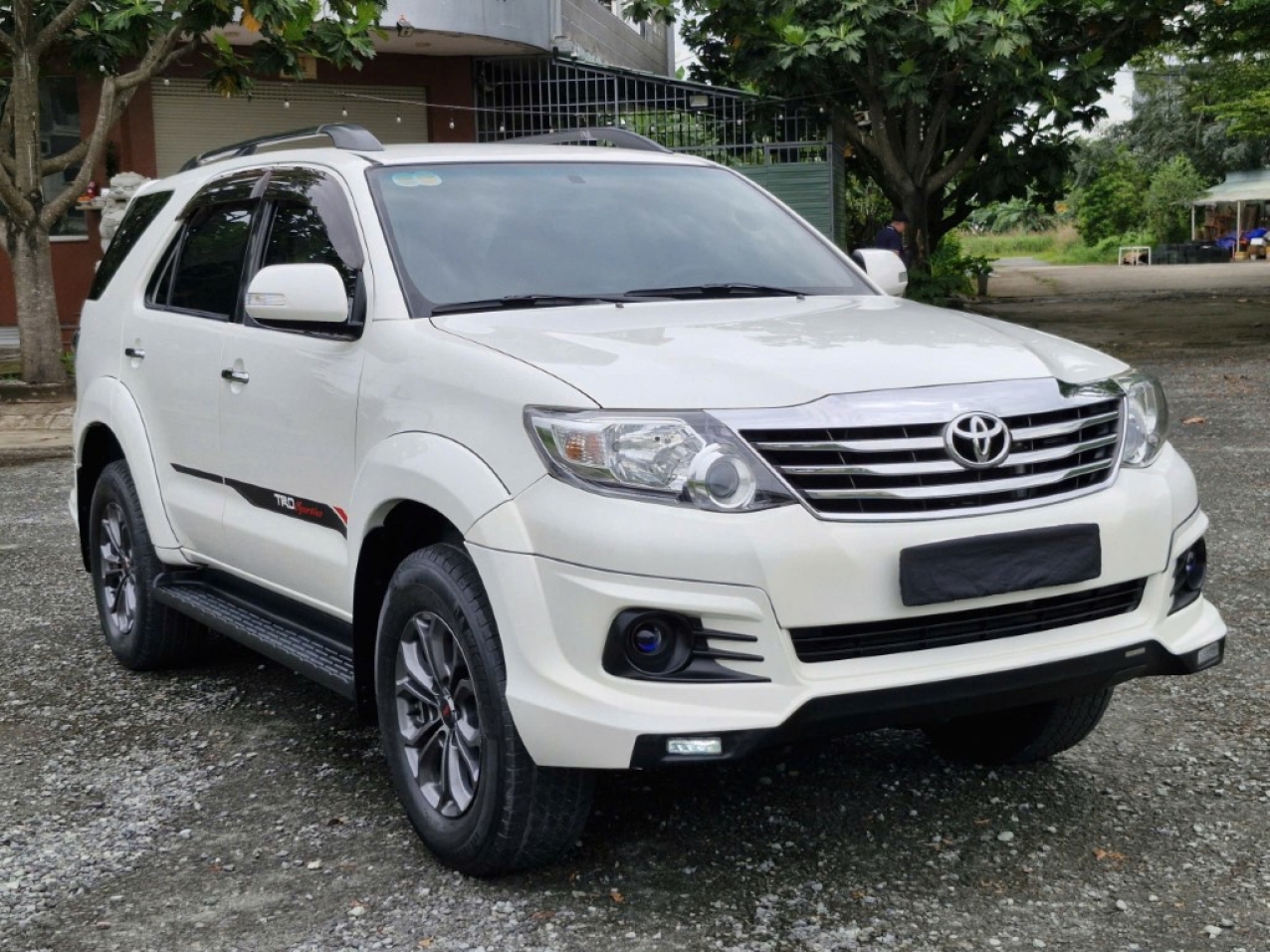 Toyota Fortuner TRD 2.7V 2016 Màu Trắng Máy Xăng Toyota Fortuner TRD 2.7V 2016 Màu Trắng Máy Xăng