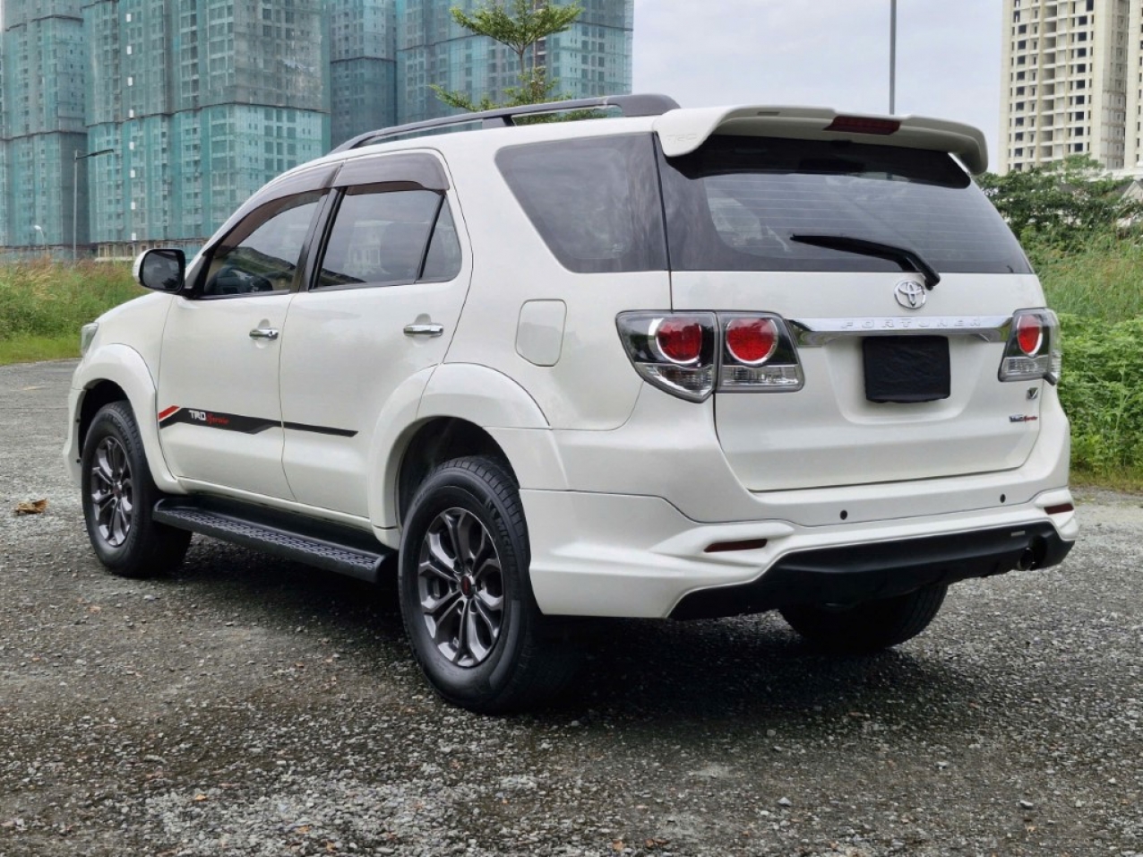 Toyota Fortuner TRD 2.7V 2016 Màu Trắng Máy Xăng Toyota Fortuner TRD 2.7V 2016 Màu Trắng Máy Xăng