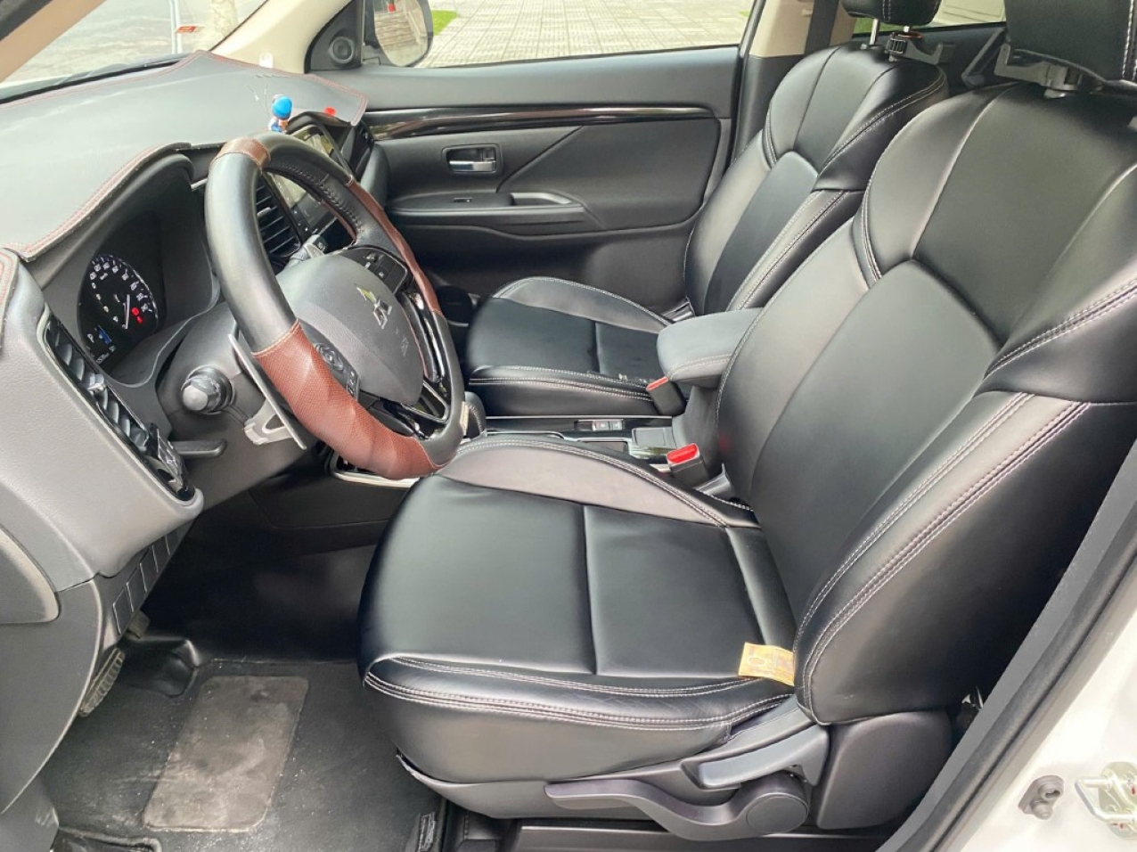 Mitsubishi Outlander CVT 2022 Màu Trắng Siêu Cọp Mitsubishi Outlander CVT 2022 Màu Trắng Siêu Cọp