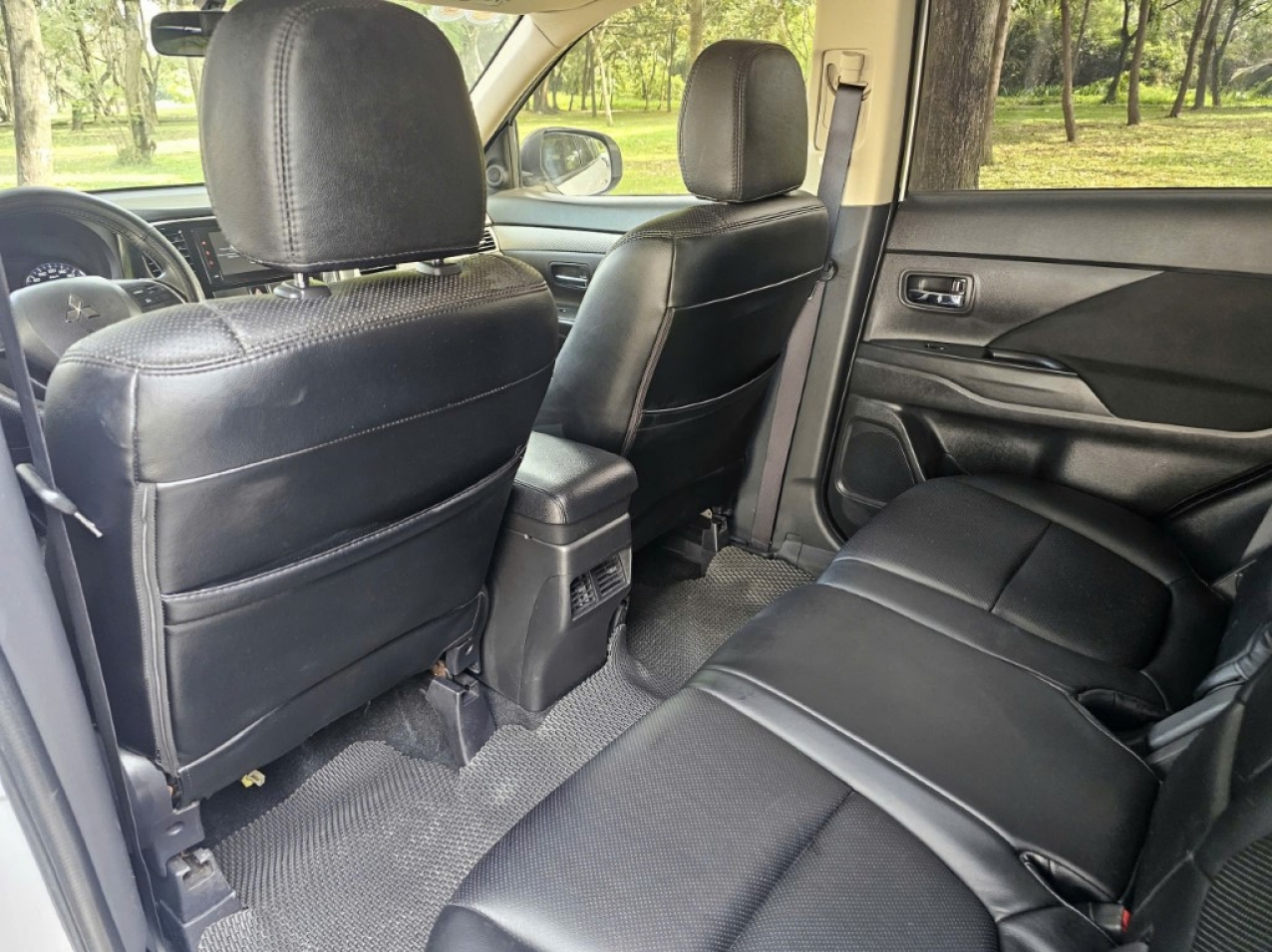 Mitsubishi Outlander CVT 2019 Màu Trắng ODO 55.000Km Mitsubishi Outlander CVT 2019 Màu Trắng ODO 55.000Km