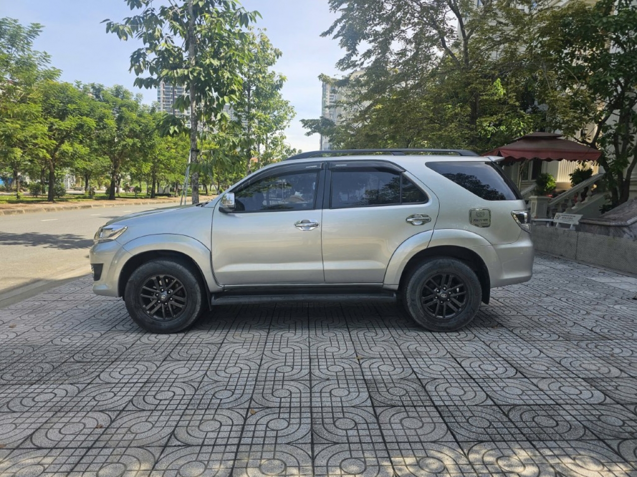 Toyota Fortuner 2.7 AT 2015 Màu Bạc Máy Xăng Toyota Fortuner 2.7 AT 2015 Màu Bạc Máy Xăng