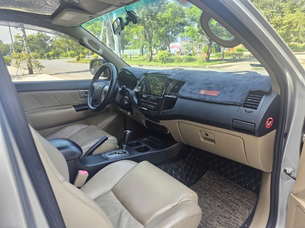Toyota Fortuner 2.7 AT 2015 Màu Bạc Máy Xăng Toyota Fortuner 2.7 AT 2015 Màu Bạc Máy Xăng