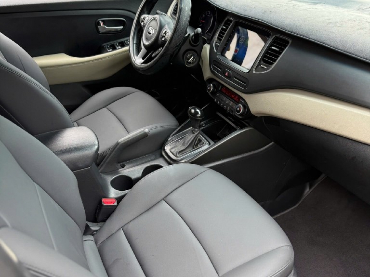 Kia Rondo 2.0 GAT 2017 Màu Trắng Siêu Đẹp Kia Rondo 2.0 GAT 2017 Màu Trắng Siêu Đẹp