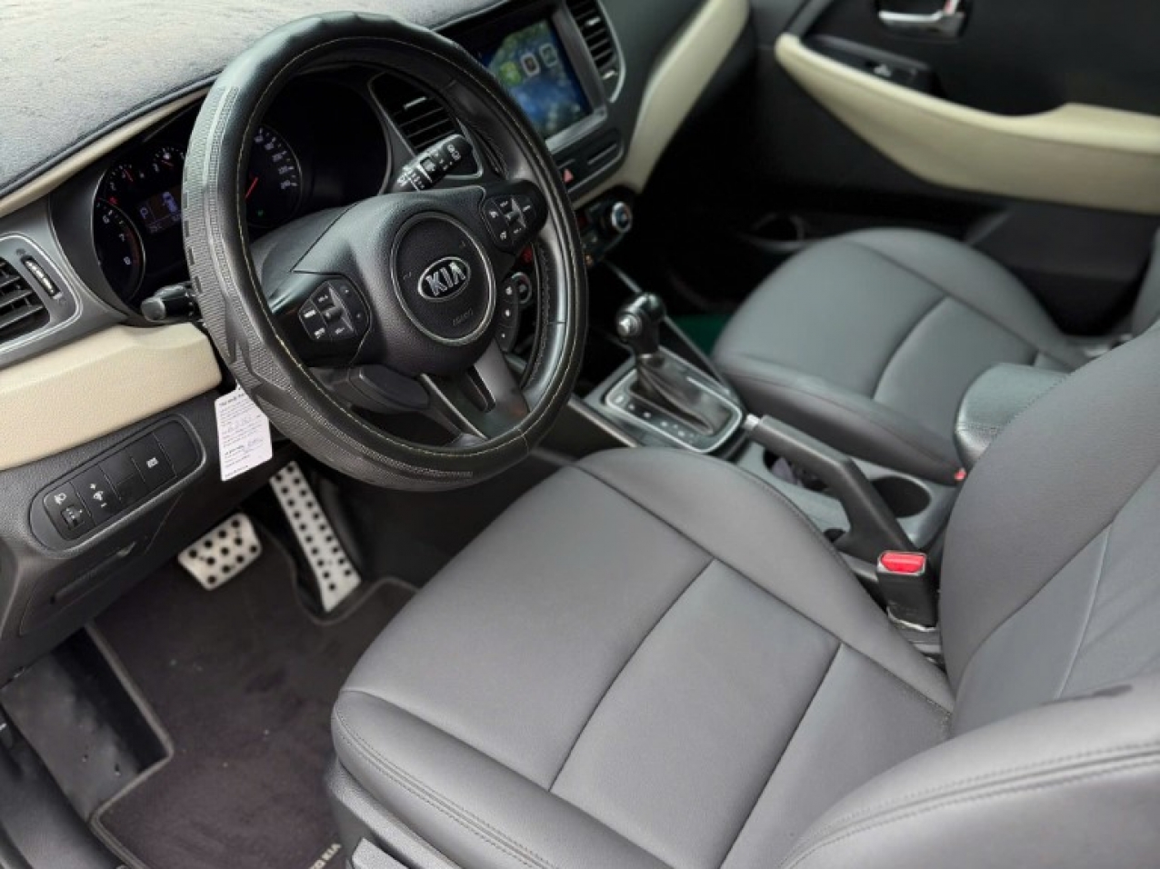 Kia Rondo 2.0 GAT 2017 Màu Trắng Siêu Đẹp Kia Rondo 2.0 GAT 2017 Màu Trắng Siêu Đẹp