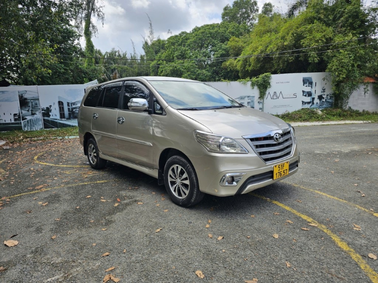 Toyota Innova MT 2015 Màu Đồng Giá Siêu Rẻ Toyota Innova MT 2015 Màu Đồng Giá Siêu Rẻ