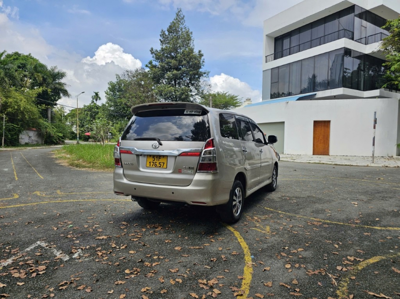 Toyota Innova MT 2015 Màu Đồng Giá Siêu Rẻ Toyota Innova MT 2015 Màu Đồng Giá Siêu Rẻ