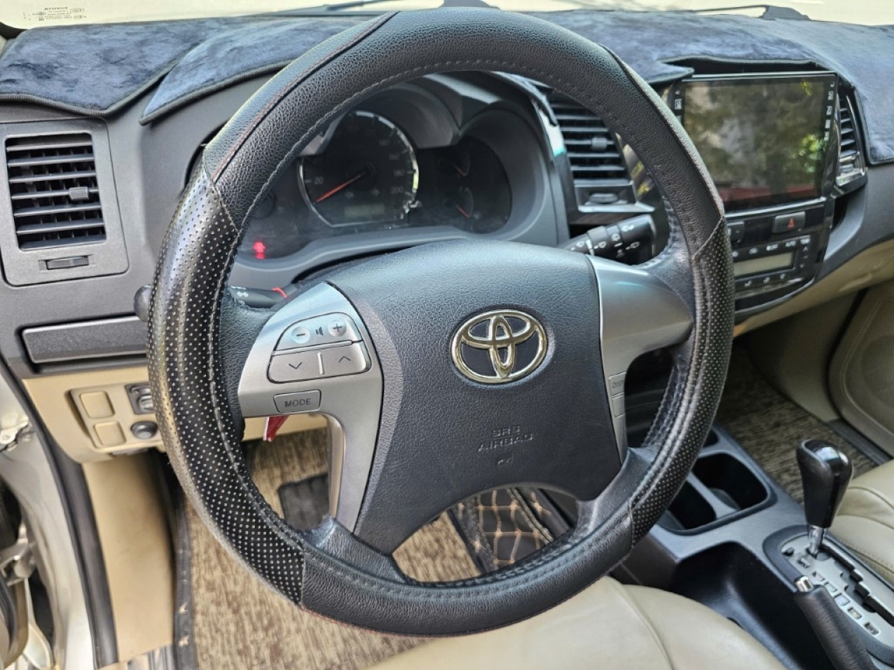 Toyota Fortuner 2.7 AT 2015 Màu Bạc Máy Xăng Toyota Fortuner 2.7 AT 2015 Màu Bạc Máy Xăng