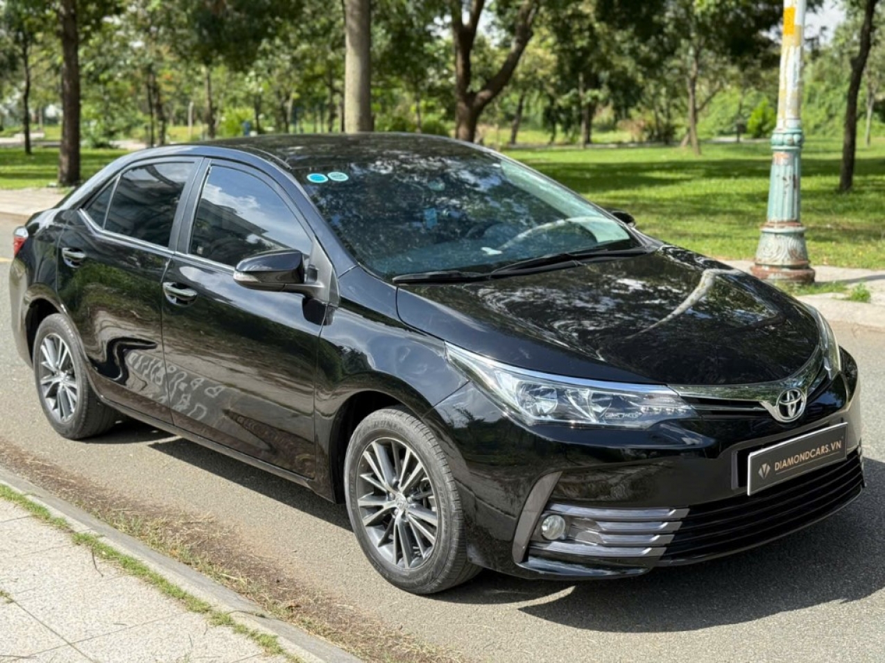 Corolla Altis 1.8G AT 2019 nhập Thái Màu Đen Siêu Lướt Corolla Altis 1.8G AT 2019 nhập Thái Màu Đen Siêu Lướt