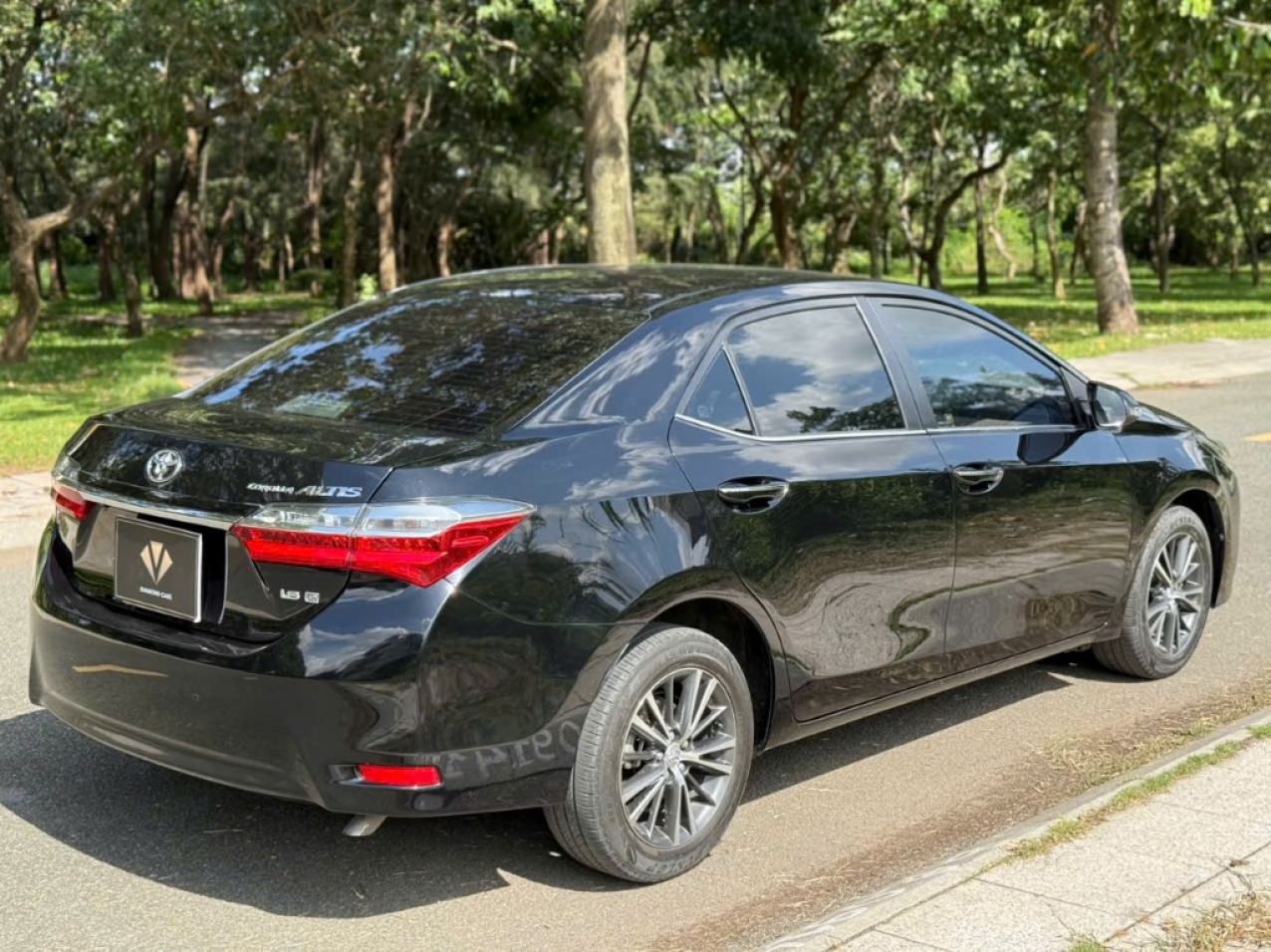 Corolla Altis 1.8G AT 2019 nhập Thái Màu Đen Siêu Lướt Corolla Altis 1.8G AT 2019 nhập Thái Màu Đen Siêu Lướt
