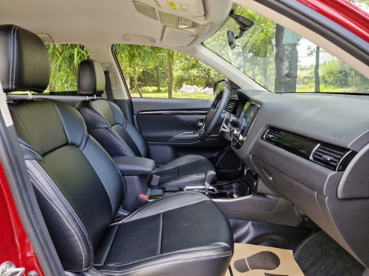 Mitsubishi Outlander CVT 2022 Màu Đỏ Siêu Cọp Mitsubishi Outlander CVT 2022 Màu Đỏ Siêu Cọp