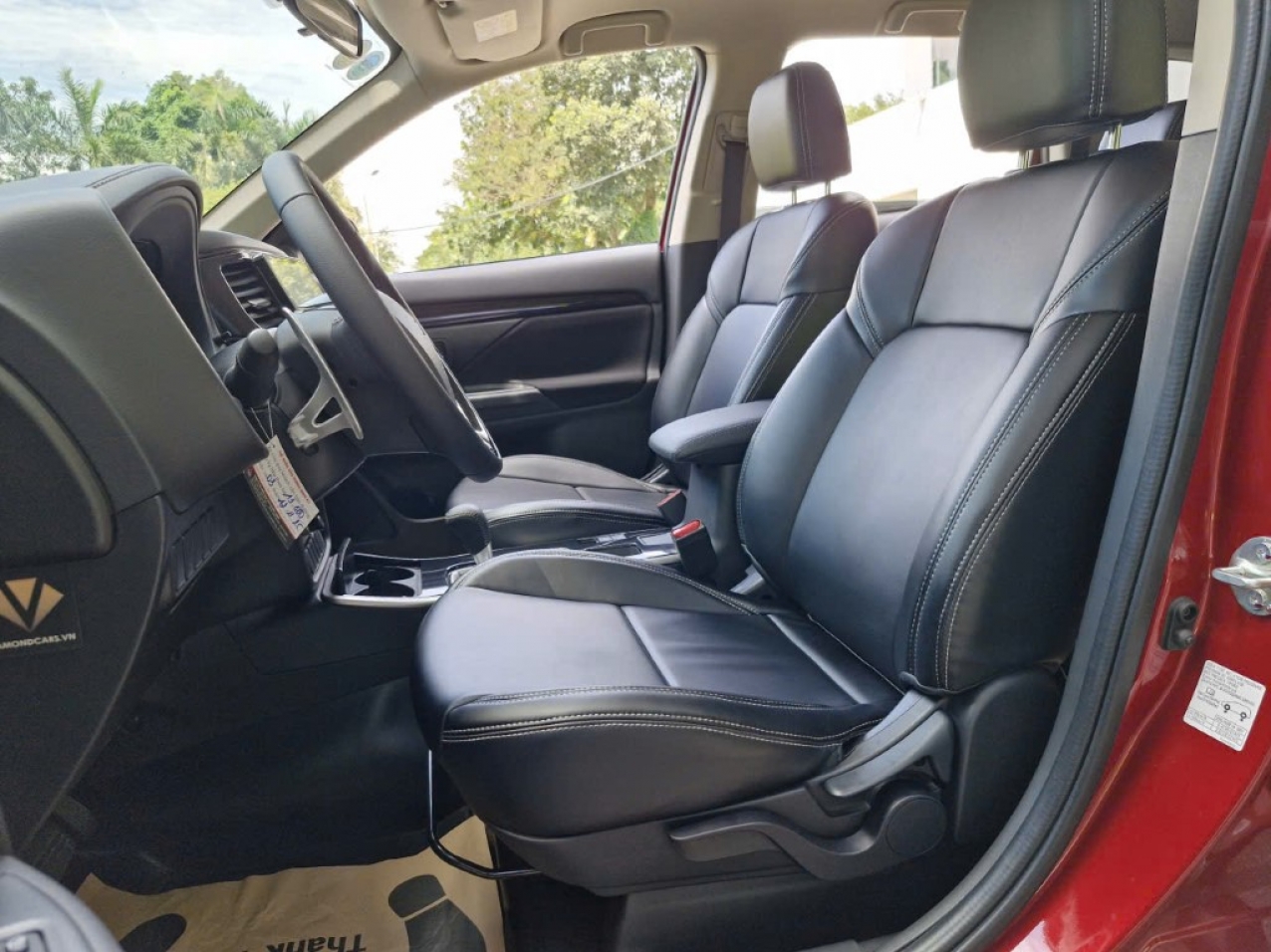 Mitsubishi Outlander CVT 2022 Màu Đỏ Siêu Cọp Mitsubishi Outlander CVT 2022 Màu Đỏ Siêu Cọp