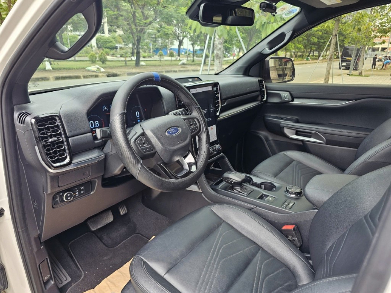 Ford Everest Titanium 4x4 2023 Màu Trắng ODO 35.000 Km Ford Everest Titanium 4x4 2023 Màu Trắng ODO 35.000 Km