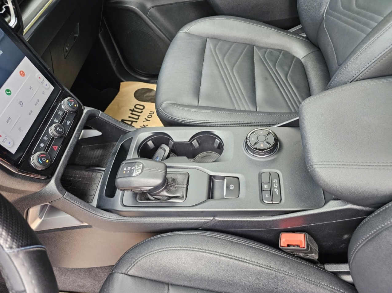 Ford Everest Titanium 4x4 2023 Màu Trắng ODO 35.000 Km Ford Everest Titanium 4x4 2023 Màu Trắng ODO 35.000 Km