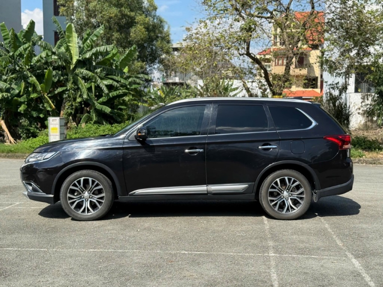 Mitsubishi Outlander 2.0 Premium 2018 Màu Đen ODO 49.000Km Mitsubishi Outlander 2.0 Premium 2018 Màu Đen ODO 49.000Km