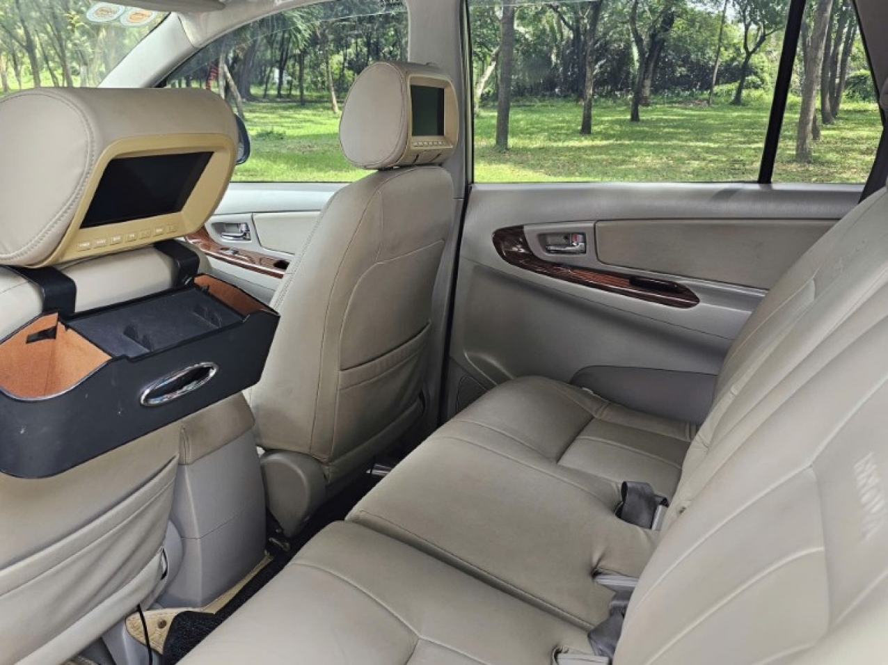 Toyota Innova MT 2015 Màu Đồng Giá Siêu Rẻ Toyota Innova MT 2015 Màu Đồng Giá Siêu Rẻ