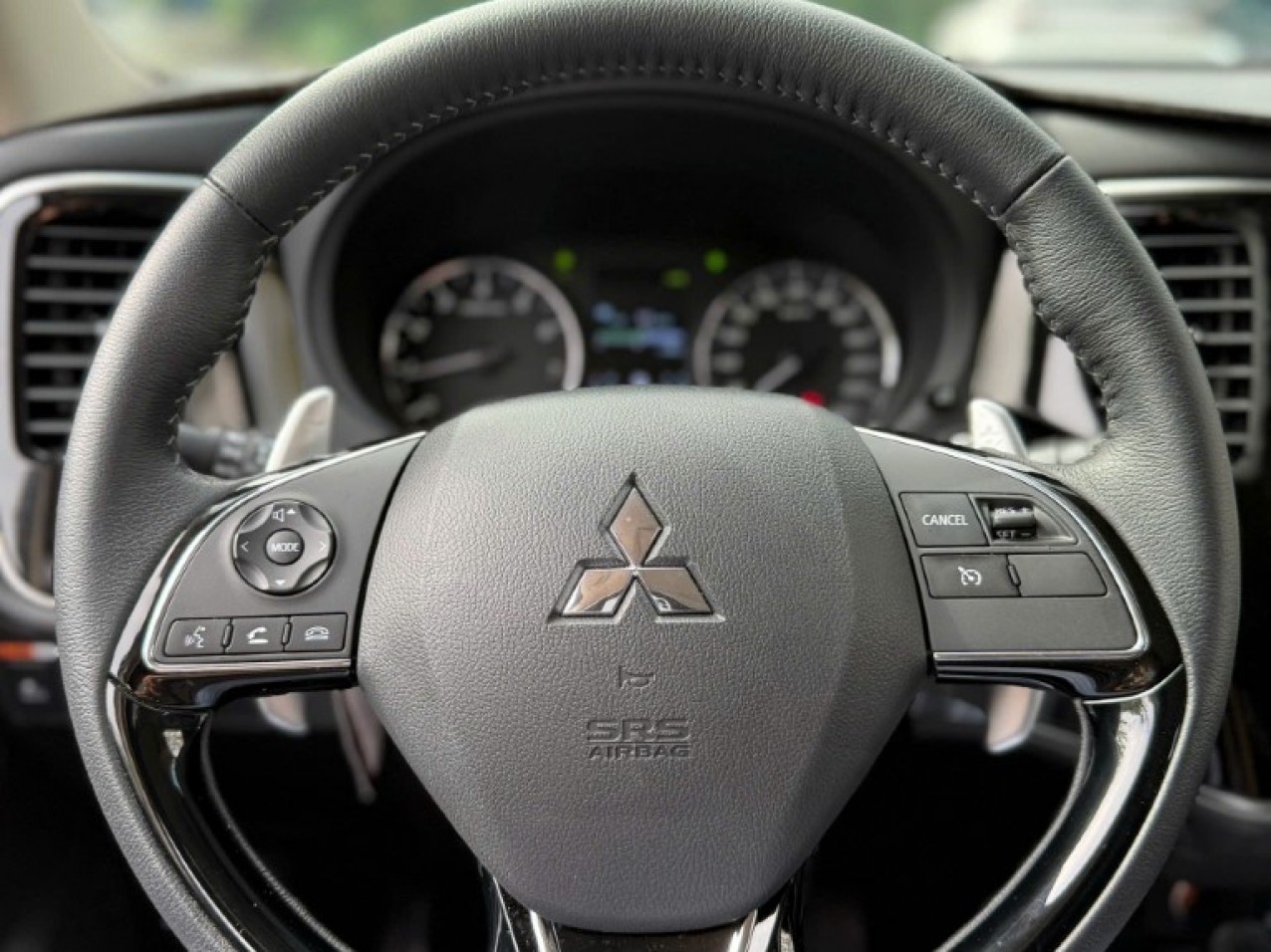 Mitsubishi Outlander 2.0 Premium 2023 Màu Trắng Siêu Lướt Mitsubishi Outlander 2.0 Premium 2023 Màu Trắng Siêu Lướt