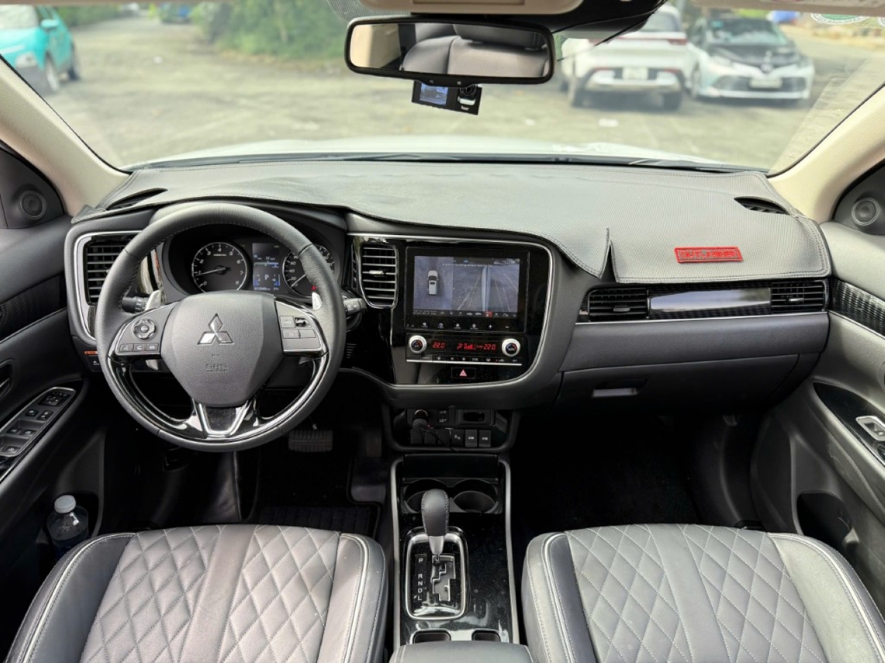 Mitsubishi Outlander 2.0 Premium 2023 Màu Trắng Siêu Lướt Mitsubishi Outlander 2.0 Premium 2023 Màu Trắng Siêu Lướt