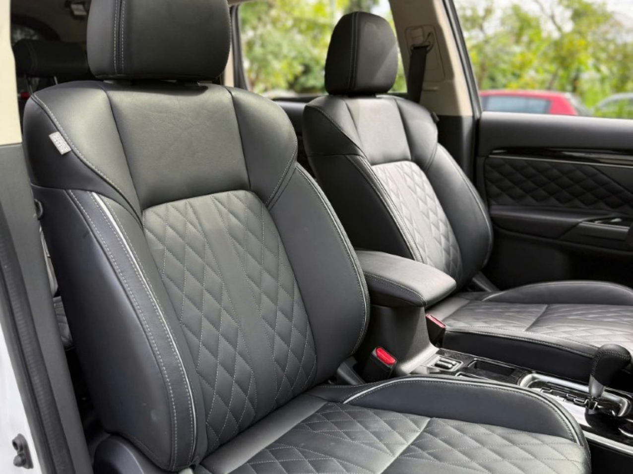 Mitsubishi Outlander 2.0 Premium 2023 Màu Trắng Siêu Lướt Mitsubishi Outlander 2.0 Premium 2023 Màu Trắng Siêu Lướt