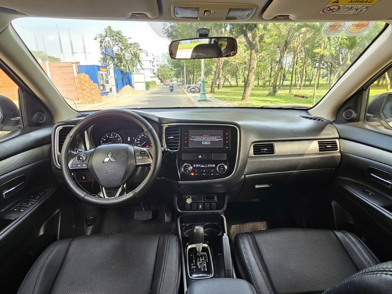 Mitsubishi Outlander CVT 2019 Màu Trắng ODO 55.000Km Mitsubishi Outlander CVT 2019 Màu Trắng ODO 55.000Km