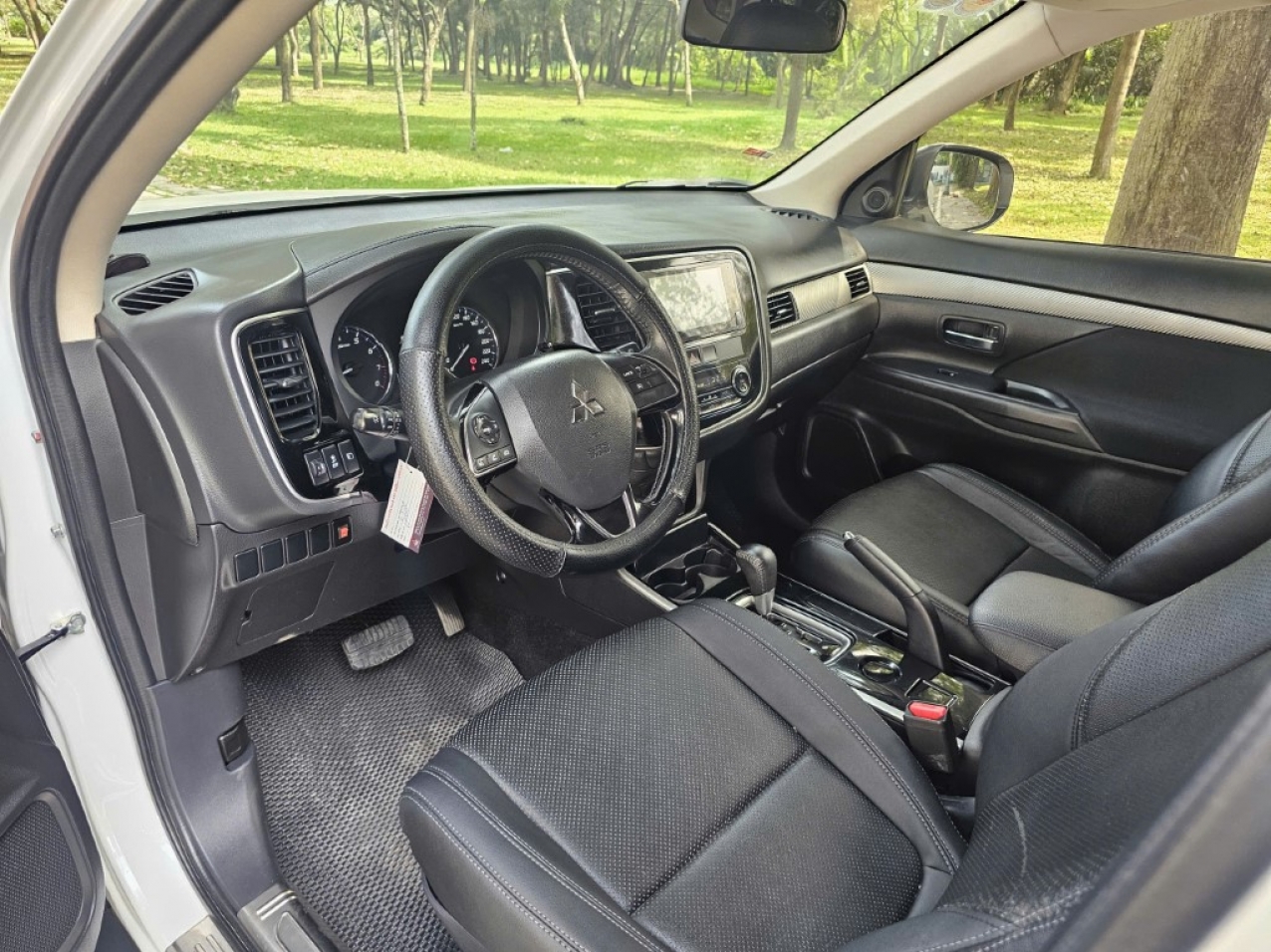 Mitsubishi Outlander CVT 2019 Màu Trắng ODO 55.000Km Mitsubishi Outlander CVT 2019 Màu Trắng ODO 55.000Km