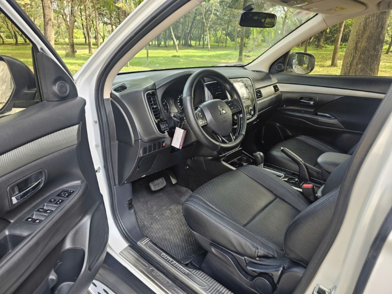 Mitsubishi Outlander CVT 2019 Màu Trắng ODO 55.000Km Mitsubishi Outlander CVT 2019 Màu Trắng ODO 55.000Km