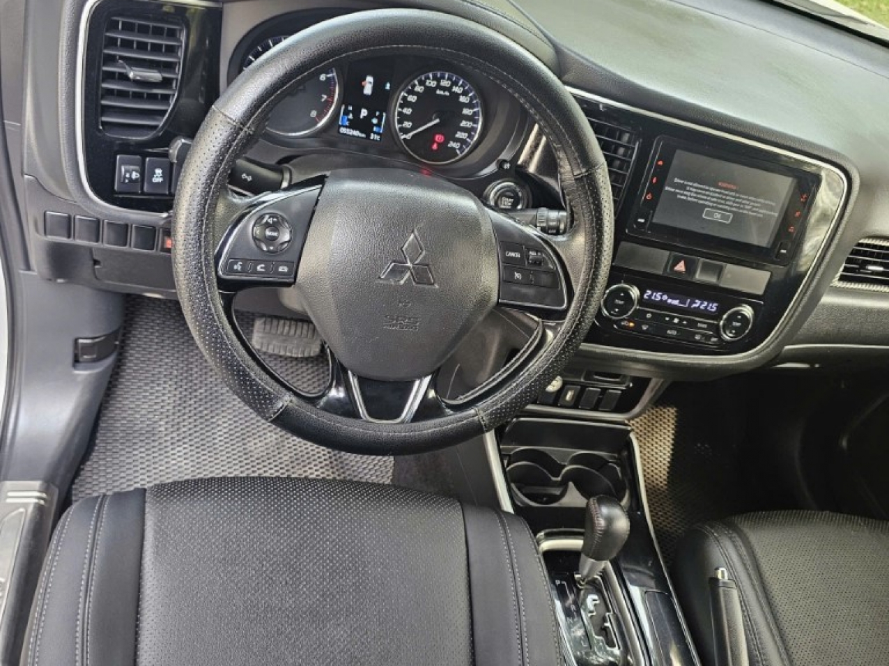 Mitsubishi Outlander CVT 2019 Màu Trắng ODO 55.000Km Mitsubishi Outlander CVT 2019 Màu Trắng ODO 55.000Km