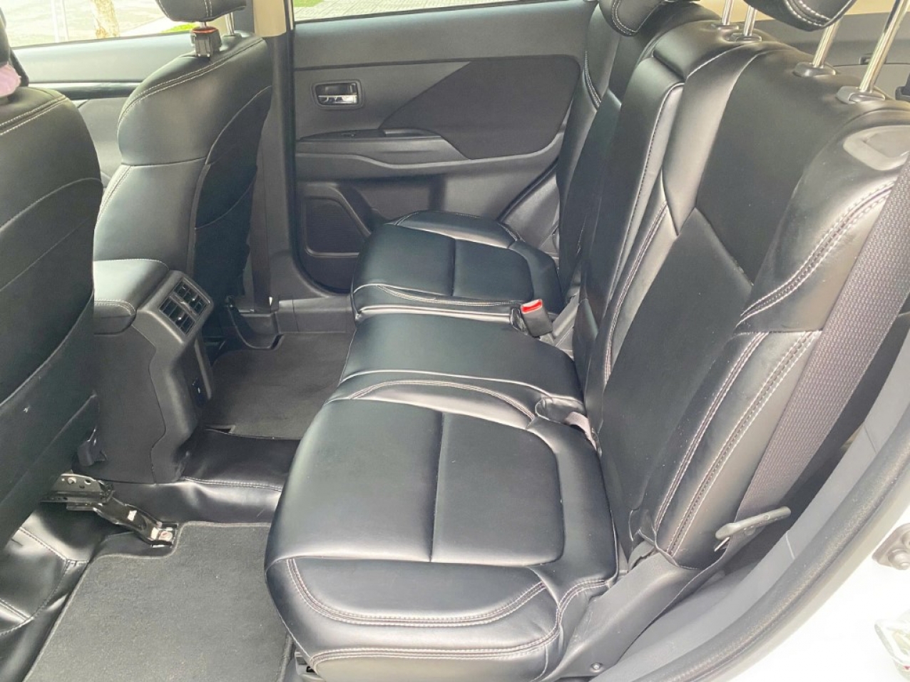 Mitsubishi Outlander CVT 2022 Màu Trắng Siêu Cọp Mitsubishi Outlander CVT 2022 Màu Trắng Siêu Cọp