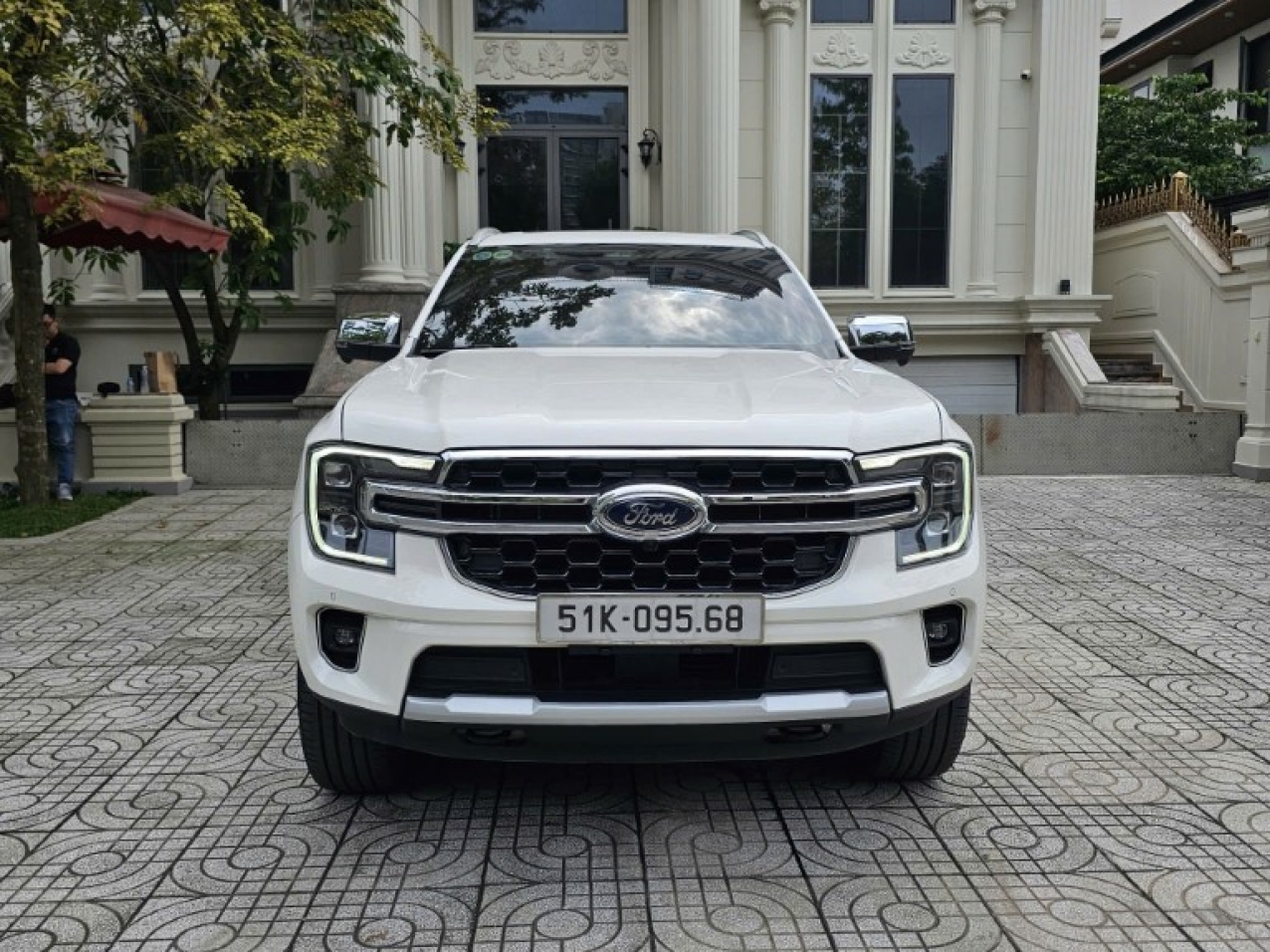 Ford Everest Titanium 4x4 2023 Màu Trắng ODO 35.000 Km Ford Everest Titanium 4x4 2023 Màu Trắng ODO 35.000 Km