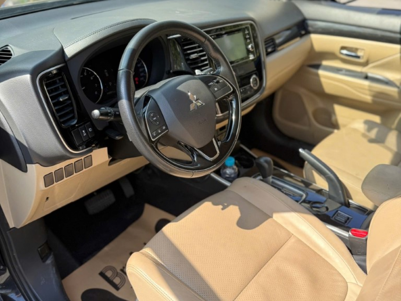 Mitsubishi Outlander 2.0 Premium 2018 Màu Đen ODO 49.000Km Mitsubishi Outlander 2.0 Premium 2018 Màu Đen ODO 49.000Km