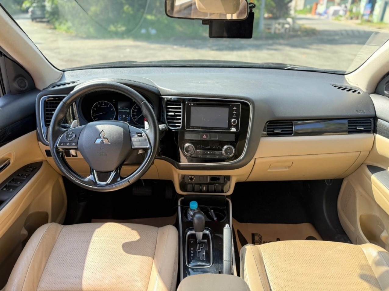 Mitsubishi Outlander 2.0 Premium 2018 Màu Đen ODO 49.000Km Mitsubishi Outlander 2.0 Premium 2018 Màu Đen ODO 49.000Km