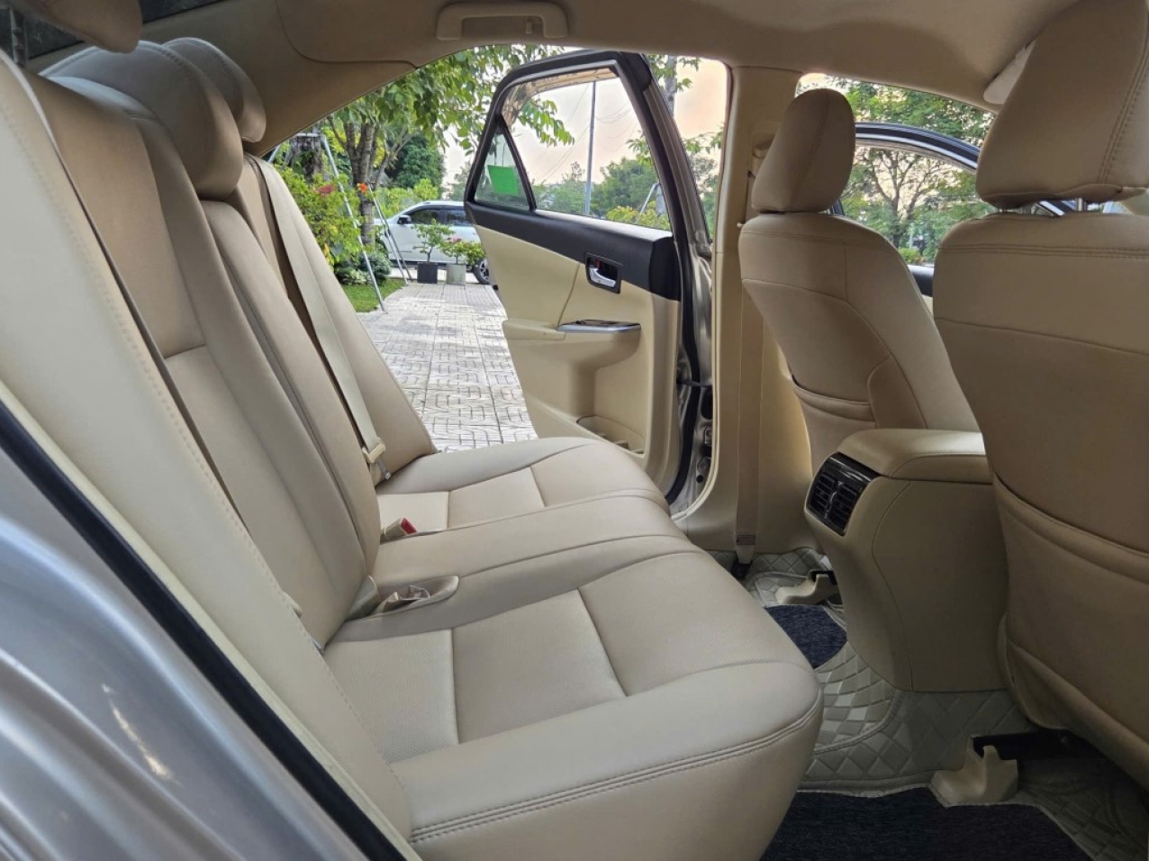 Toyota Camry 2.0E 2015 Màu vàng cát đẹp chuẩn | Mới về Toyota Camry 2.0E 2015 Màu vàng cát đẹp chuẩn | Mới về
