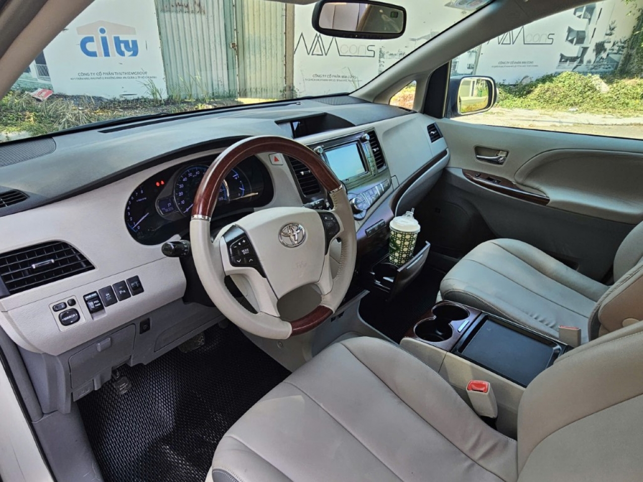 Toyota Sienna 3.5 Limited 2011 Màu Trắng | Đẹp chuẩn | Mới về Toyota Sienna 3.5 Limited 2011 Màu Trắng | Đẹp chuẩn | Mới về