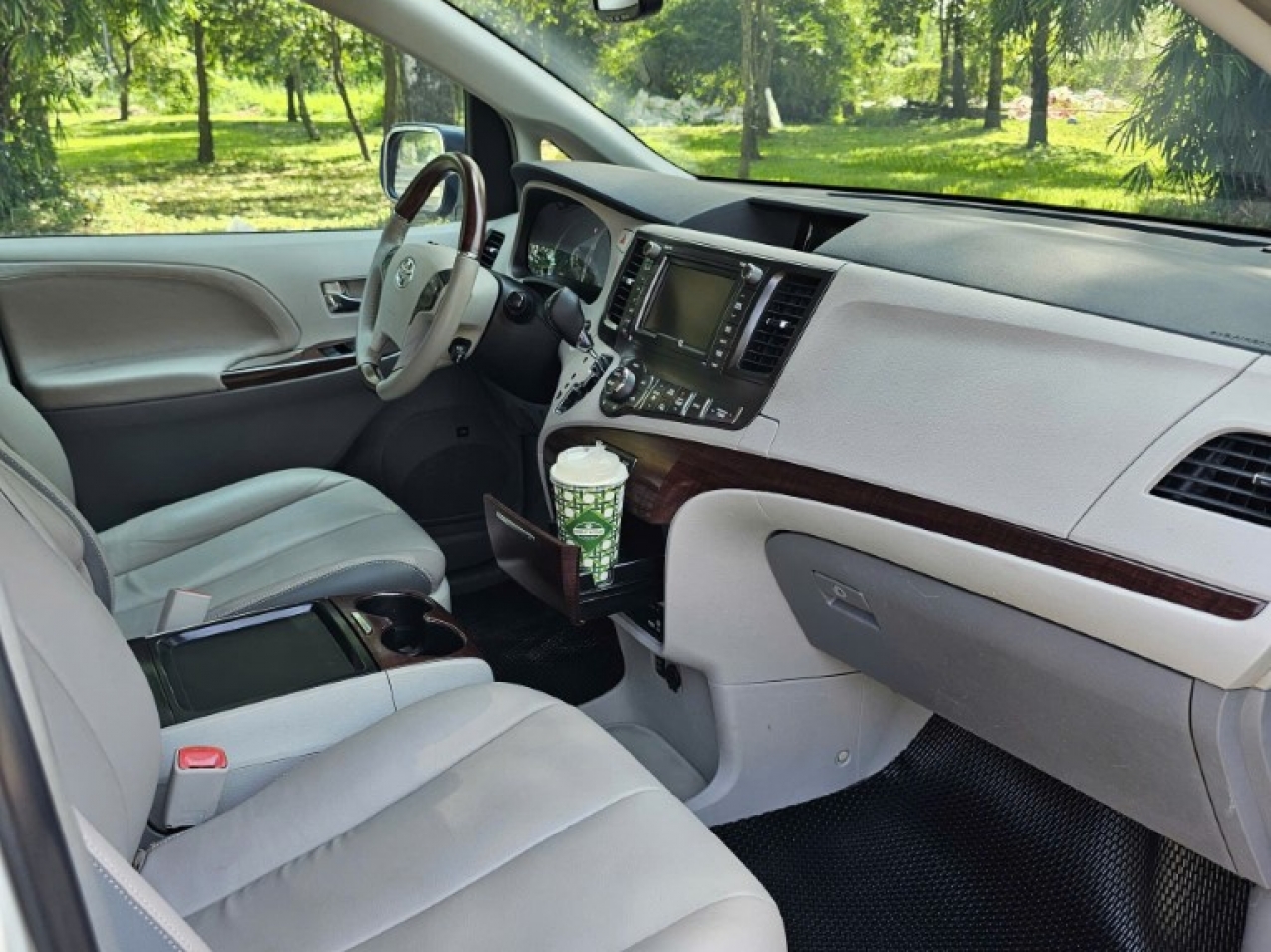 Toyota Sienna 3.5 Limited 2011 Màu Trắng | Đẹp chuẩn | Mới về Toyota Sienna 3.5 Limited 2011 Màu Trắng | Đẹp chuẩn | Mới về