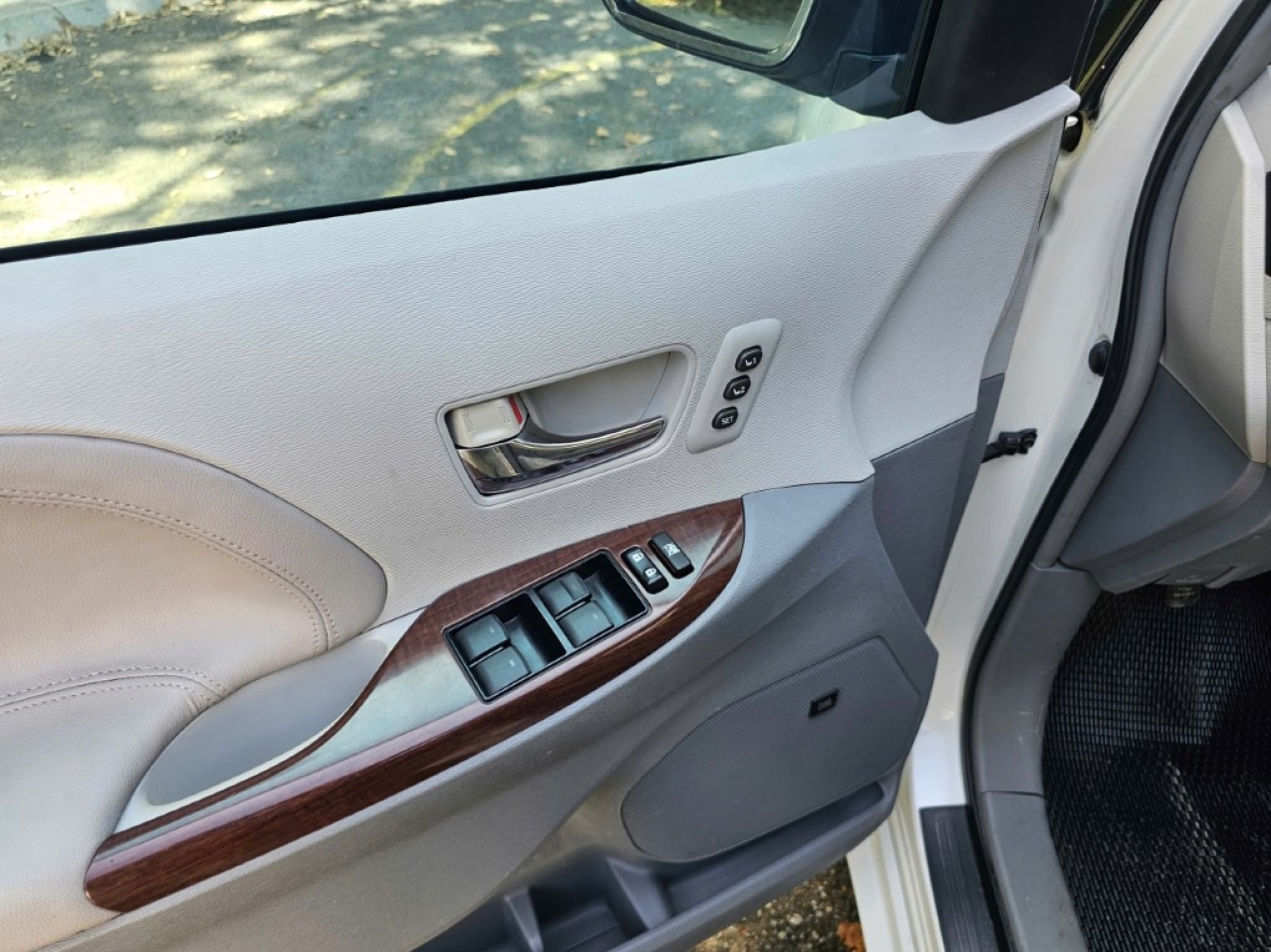 Toyota Sienna 3.5 Limited 2011 Màu Trắng | Đẹp chuẩn | Mới về Toyota Sienna 3.5 Limited 2011 Màu Trắng | Đẹp chuẩn | Mới về