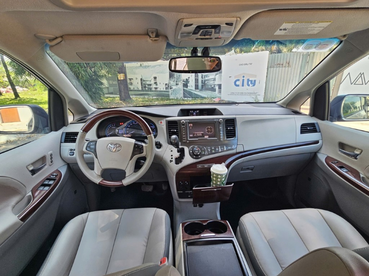 Toyota Sienna 3.5 Limited 2011 Màu Trắng | Đẹp chuẩn | Mới về Toyota Sienna 3.5 Limited 2011 Màu Trắng | Đẹp chuẩn | Mới về