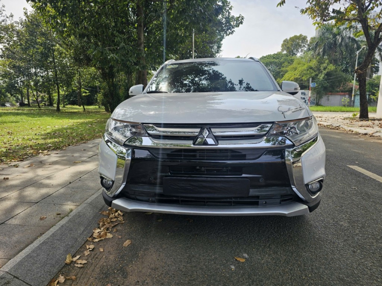 Mitsubishi Outlander CVT 2019 Màu Trắng ODO 55.000Km Mitsubishi Outlander CVT 2019 Màu Trắng ODO 55.000Km