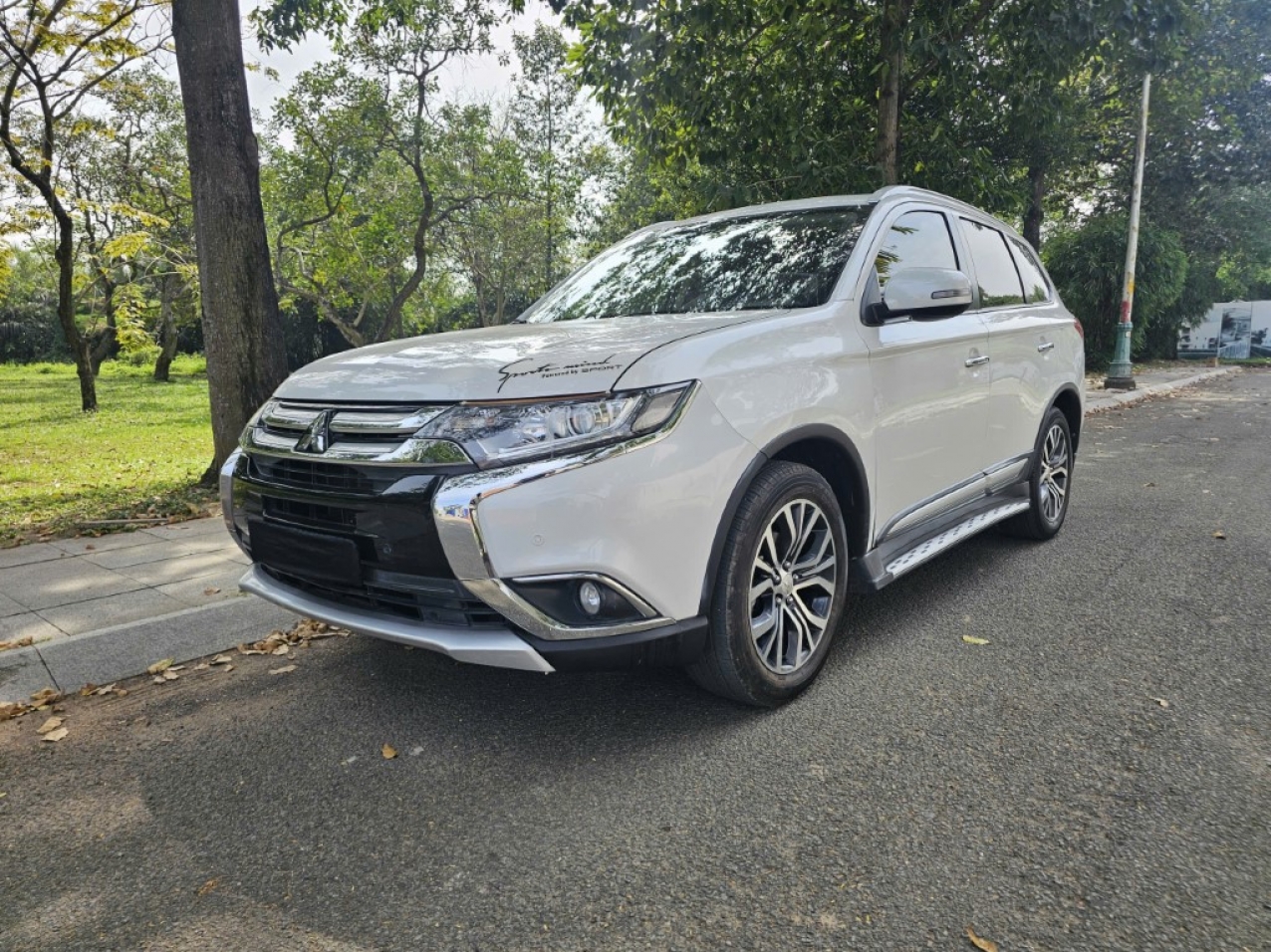 Mitsubishi Outlander CVT 2019 Màu Trắng ODO 55.000Km Mitsubishi Outlander CVT 2019 Màu Trắng ODO 55.000Km