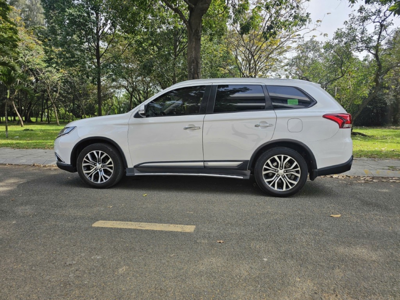 Mitsubishi Outlander CVT 2019 Màu Trắng ODO 55.000Km Mitsubishi Outlander CVT 2019 Màu Trắng ODO 55.000Km