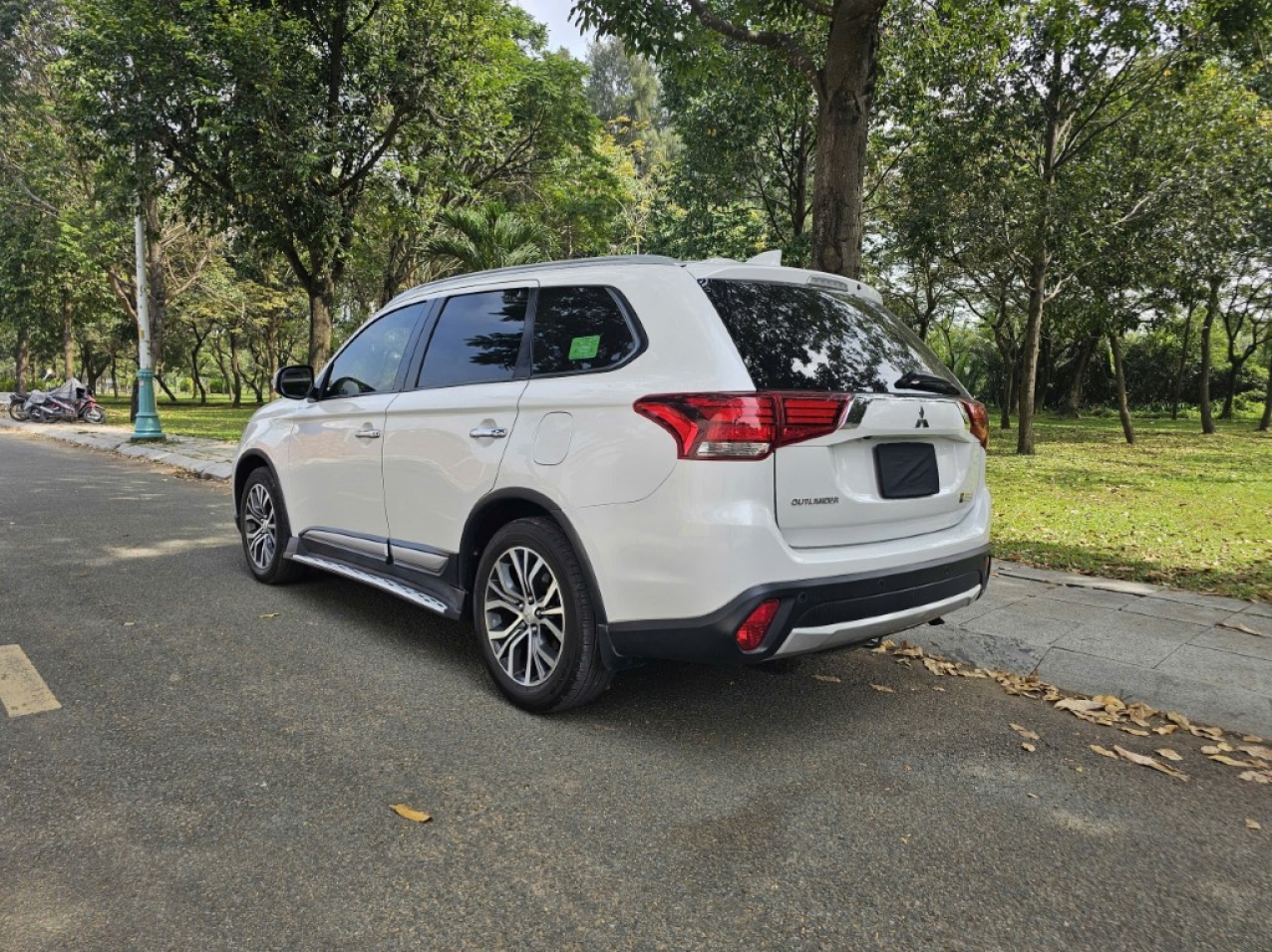 Mitsubishi Outlander CVT 2019 Màu Trắng ODO 55.000Km Mitsubishi Outlander CVT 2019 Màu Trắng ODO 55.000Km
