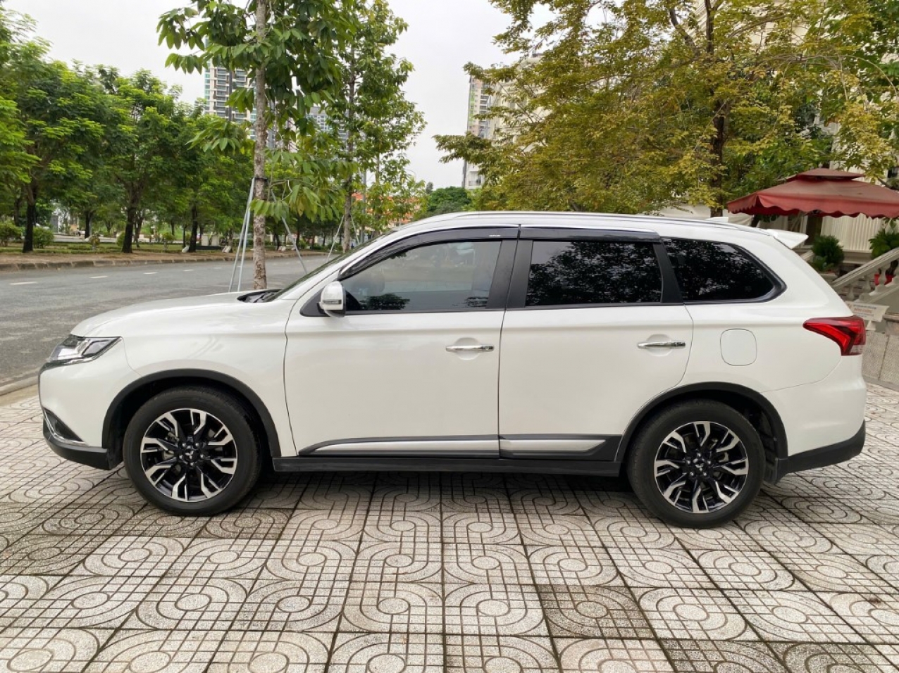 Mitsubishi Outlander CVT 2022 Màu Trắng Siêu Cọp Mitsubishi Outlander CVT 2022 Màu Trắng Siêu Cọp