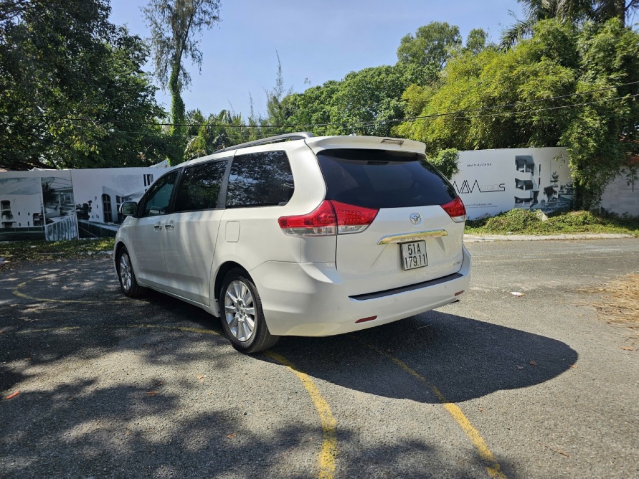 Toyota Sienna 3.5 Limited 2011 Màu Trắng | Đẹp chuẩn | Mới về Toyota Sienna 3.5 Limited 2011 Màu Trắng | Đẹp chuẩn | Mới về