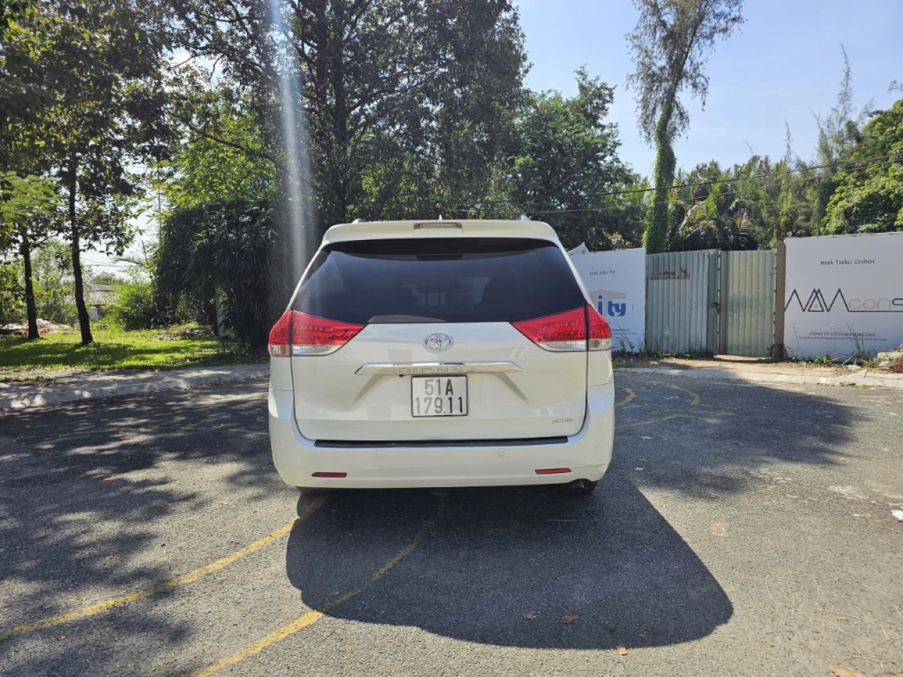 Toyota Sienna 3.5 Limited 2011 Màu Trắng | Đẹp chuẩn | Mới về Toyota Sienna 3.5 Limited 2011 Màu Trắng | Đẹp chuẩn | Mới về