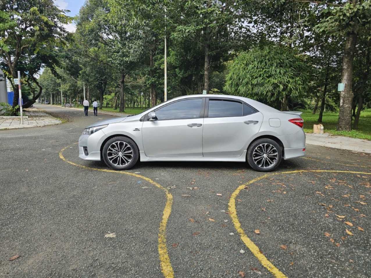 Corolla Altis 2.0V Sport 2016 Màu Bạc Siêu Đẹp Corolla Altis 2.0V Sport 2016 Màu Bạc Siêu Đẹp