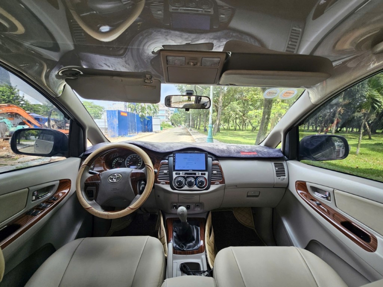 Toyota Innova MT 2015 Màu Đồng Giá Siêu Rẻ Toyota Innova MT 2015 Màu Đồng Giá Siêu Rẻ