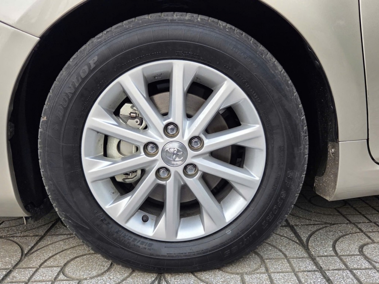 Toyota Camry 2.0E 2015 Màu vàng cát đẹp chuẩn | Mới về Toyota Camry 2.0E 2015 Màu vàng cát đẹp chuẩn | Mới về