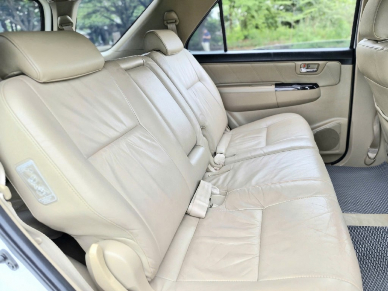 Toyota Fortuner TRD 2.7V 2016 Màu Trắng Máy Xăng Toyota Fortuner TRD 2.7V 2016 Màu Trắng Máy Xăng