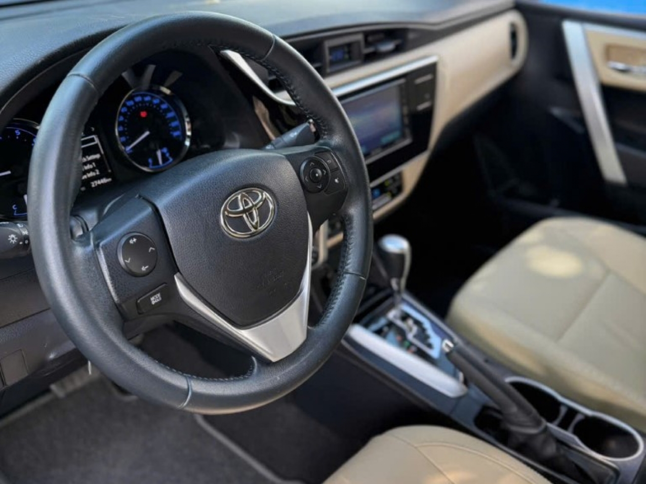 Corolla Altis 1.8G AT 2019 nhập Thái Màu Đen Siêu Lướt Corolla Altis 1.8G AT 2019 nhập Thái Màu Đen Siêu Lướt