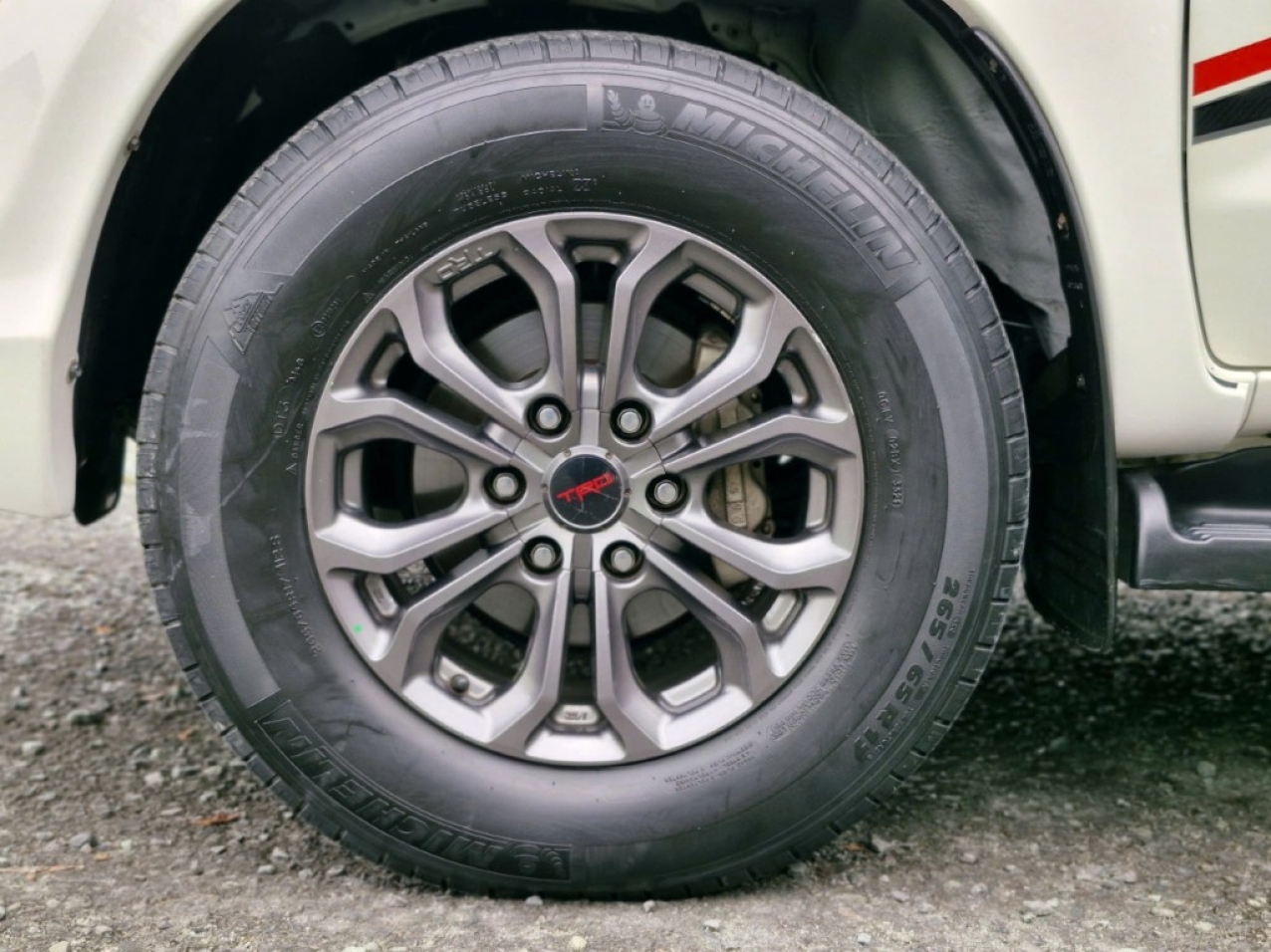 Toyota Fortuner TRD 2.7V 2016 Màu Trắng Máy Xăng Toyota Fortuner TRD 2.7V 2016 Màu Trắng Máy Xăng