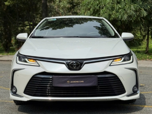 Corolla Altis 1.8V 2022 nhập Thái Màu Trắng Siêu Lướt