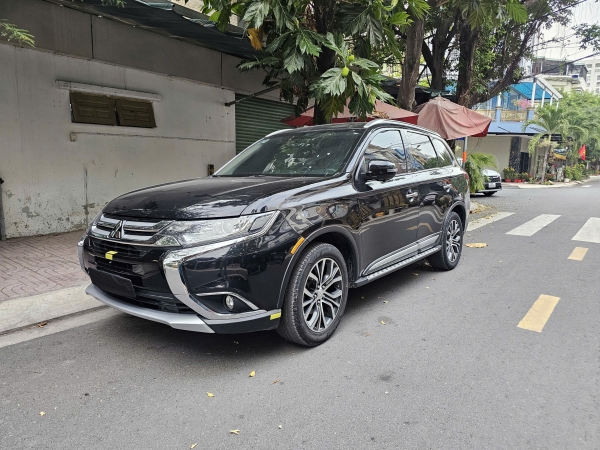 Mitsubishi Outlander 2.0 CVT 2018 Màu Đen